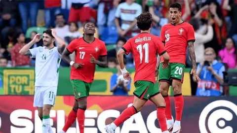 “湖人英雄首秀亮相：东詹领衔八里海对阵欧文、克莱及小卡”