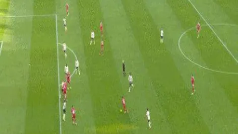 揭秘胜利之路：深度解析球队近期15胜12负的神奇转折与数据之谜